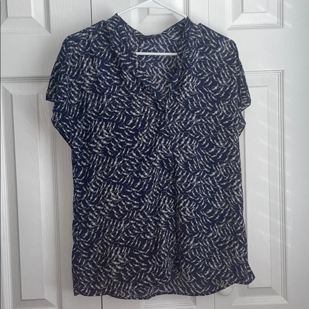 Banana republic S flowy v-neck blouse